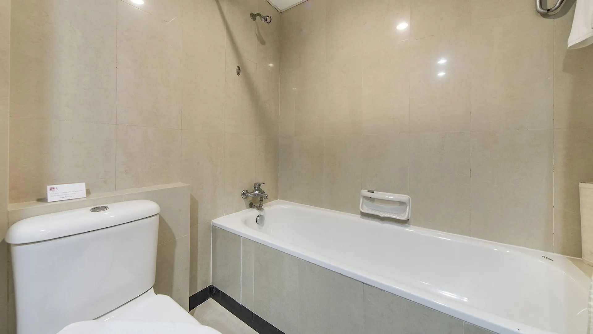 Zen Rooms Novena Singapore 4*,
